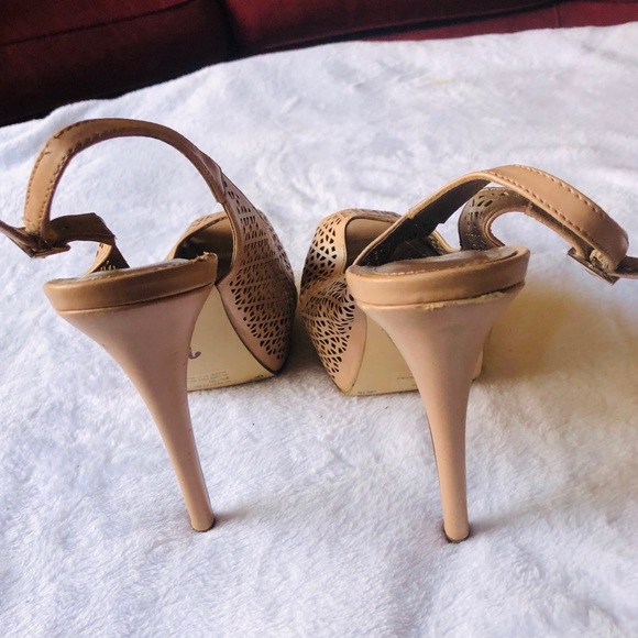 Beige heels - Picture 4 of 4